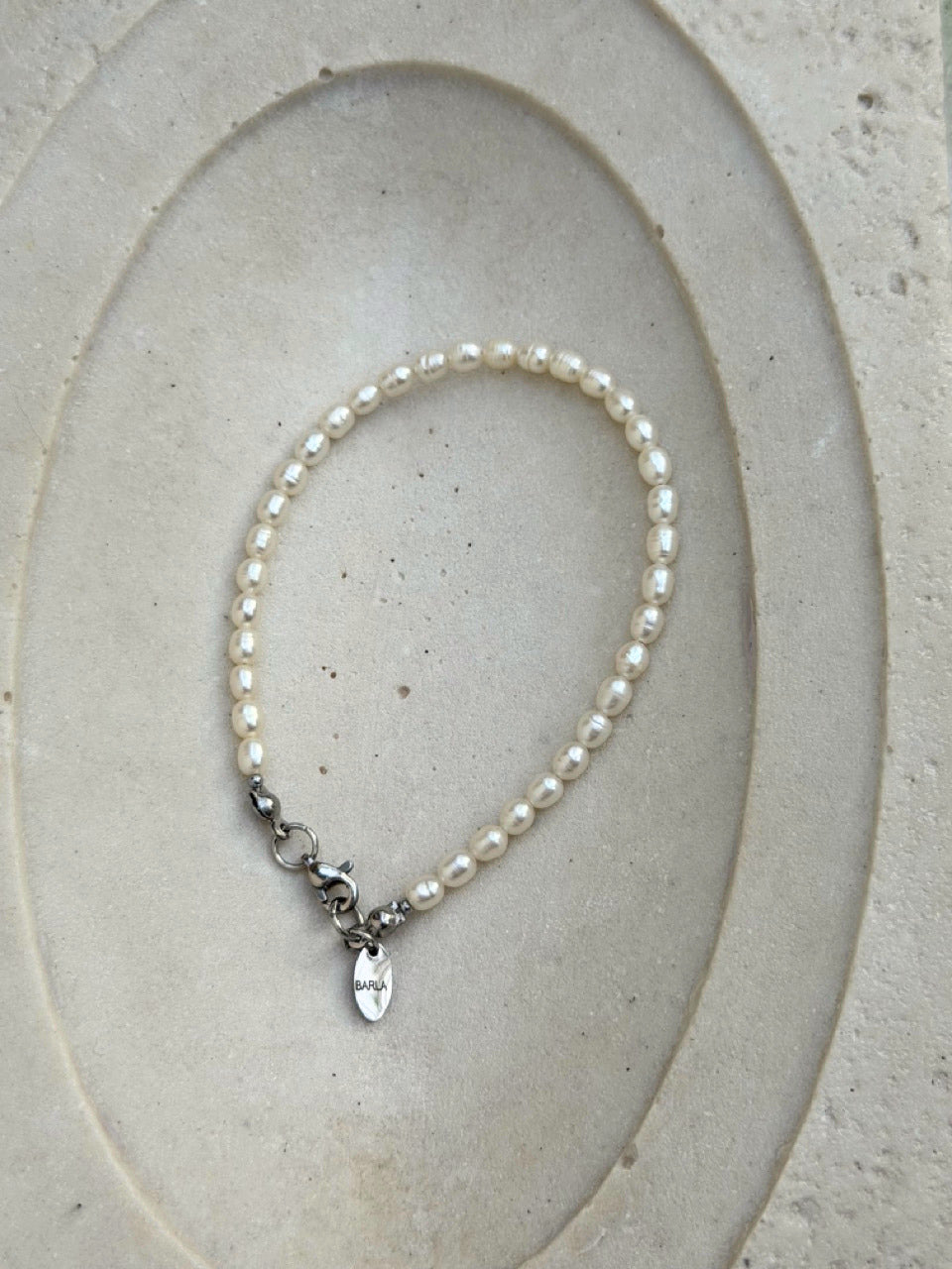 PURE Süßwasserperlen-Armband in Silber von BARLA, handgemacht in Düsseldorf – Ansicht 6