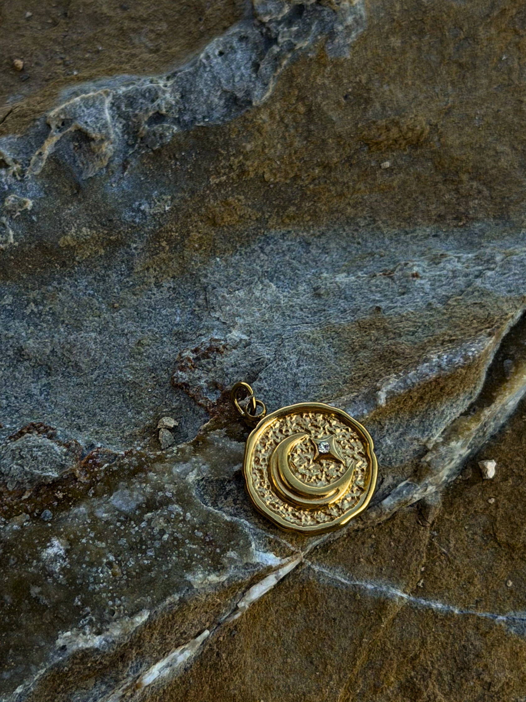 Zweiseitiger Sonne & Mond Charm mit Zirkonia | Edelstahl 18K vergoldet