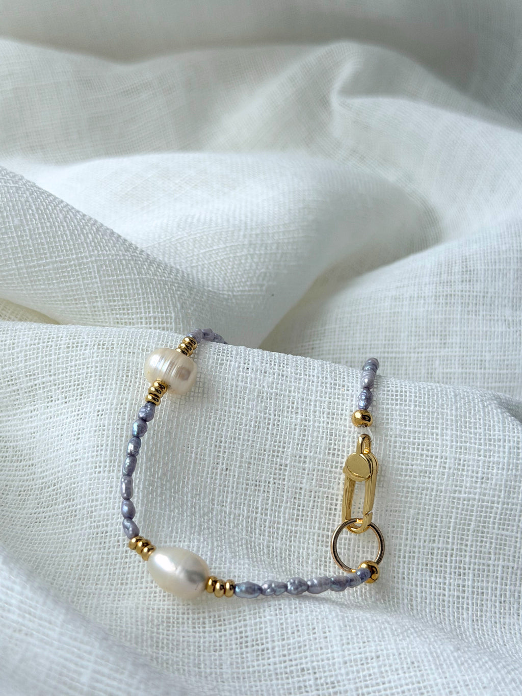 Lavender Blush – Süßwasserperlenarmband in Lavendel & Perlmutt