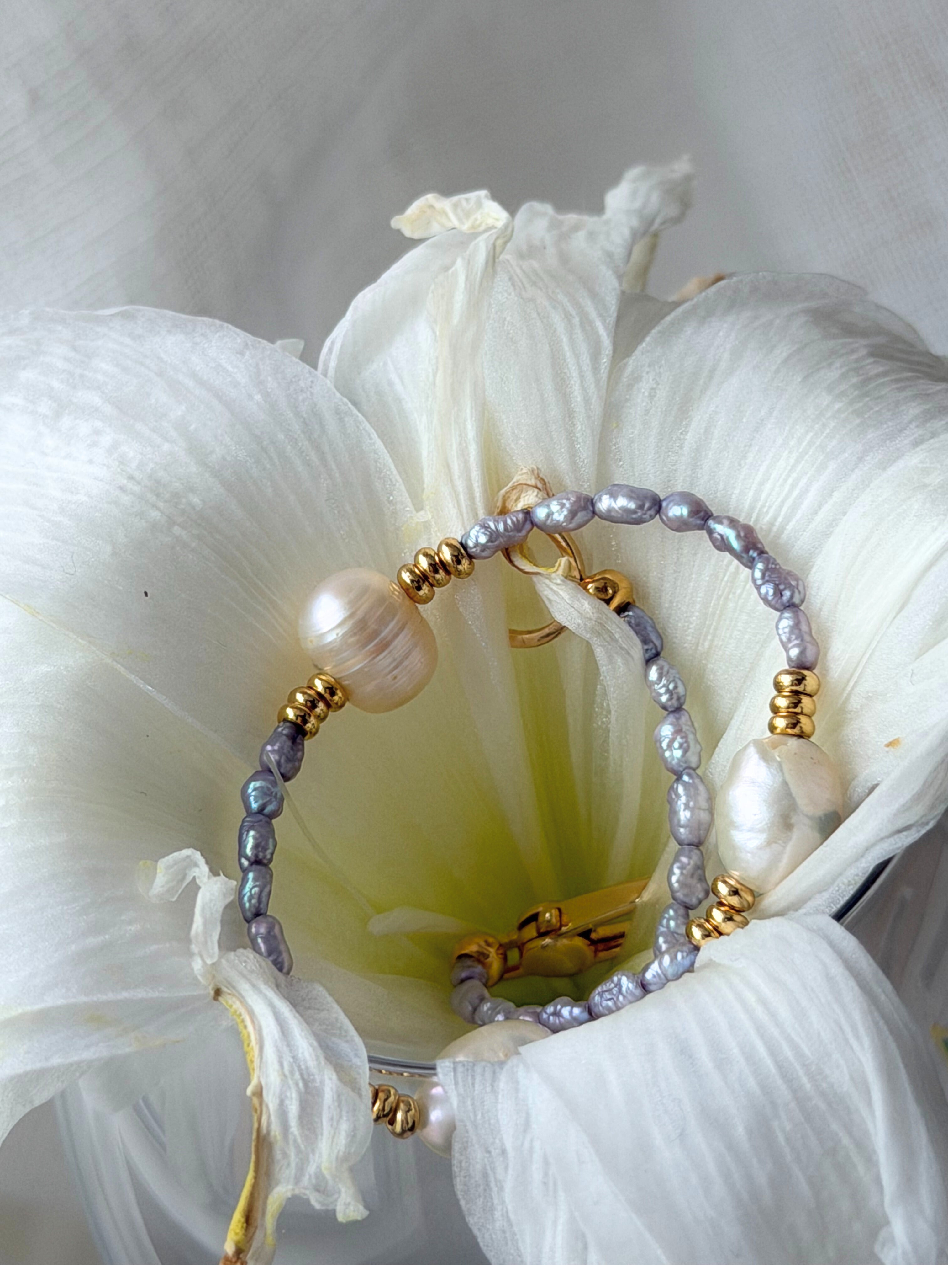 Lavender Blush – Süßwasserperlenarmband in Lavendel & Perlmutt