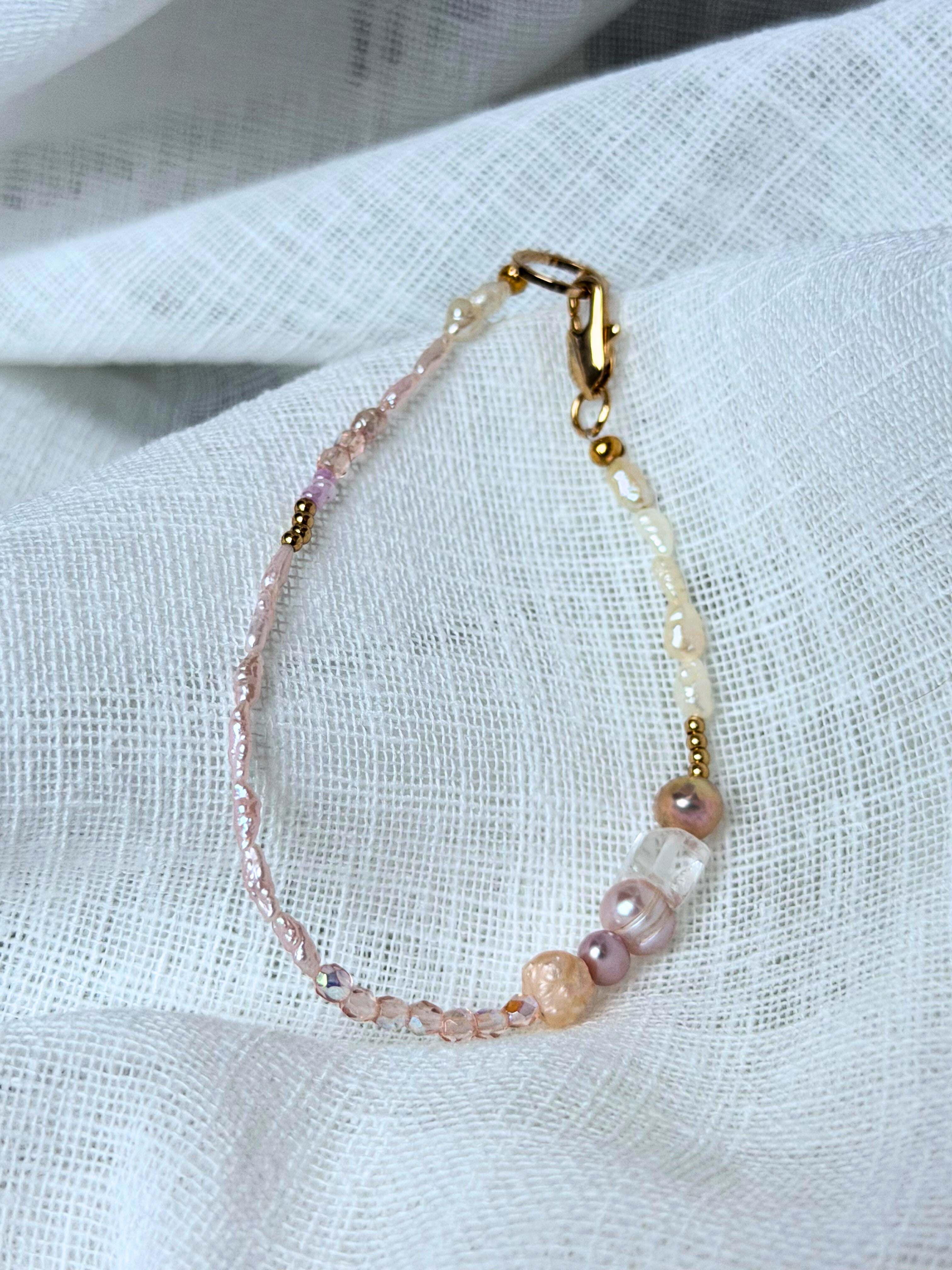 Mel Medley – Rosé Perlenarmband mit Süßwasserperlen