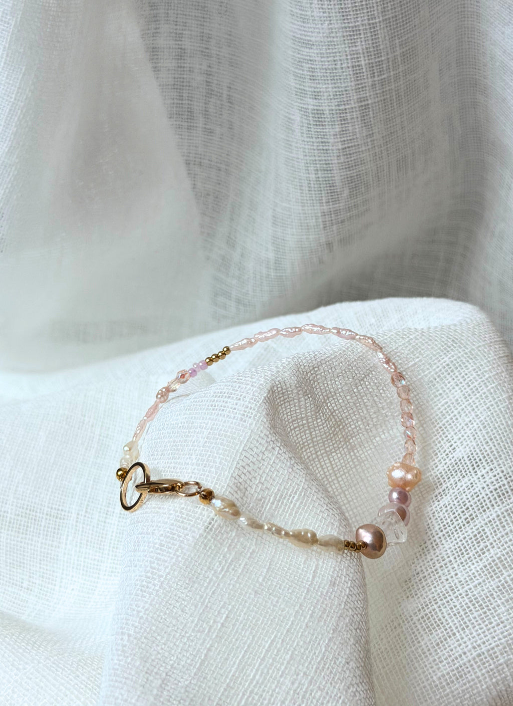 Mel Medley – Rosé Perlenarmband mit Süßwasserperlen