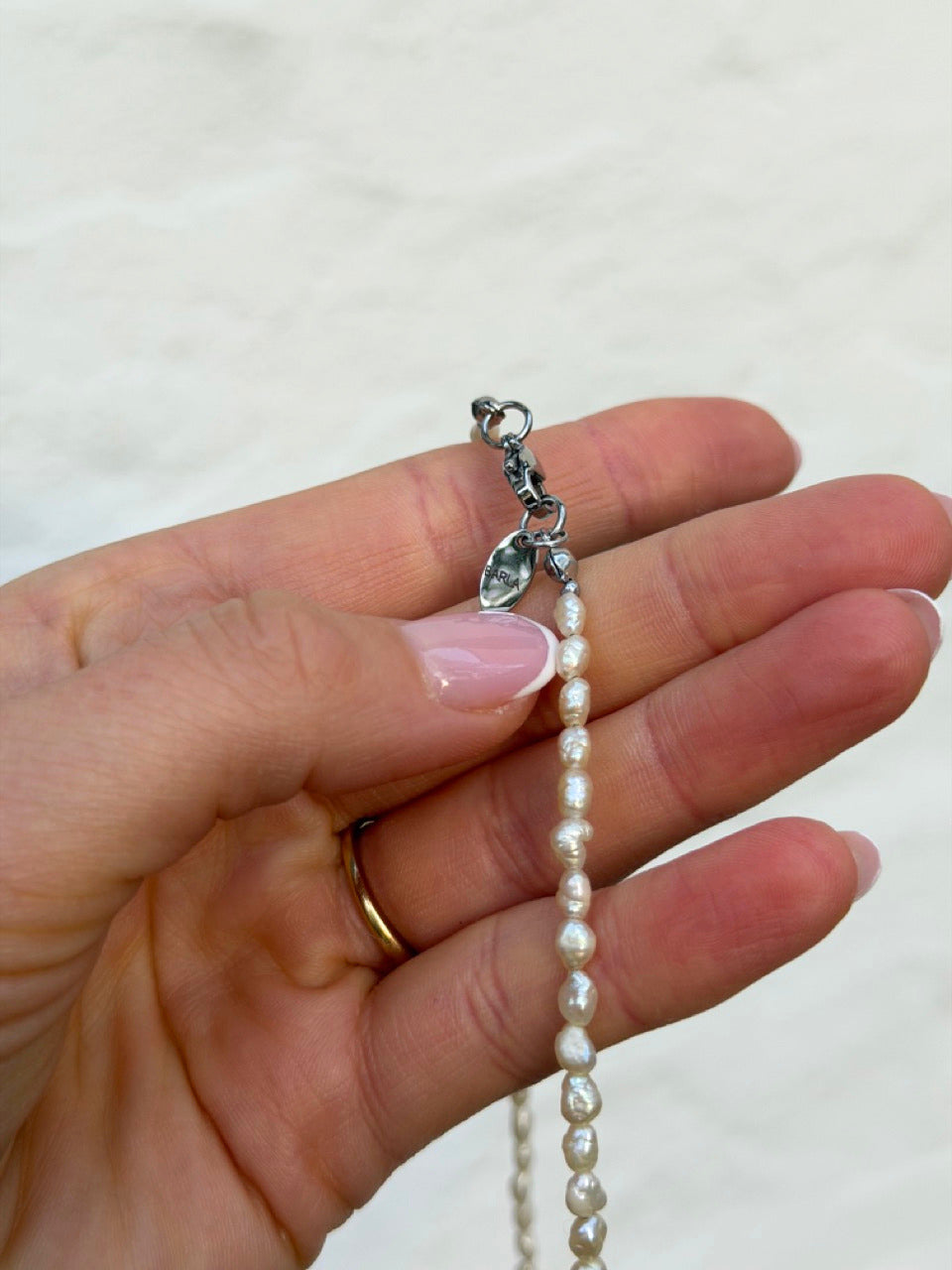 PURE Süßwasserperlen-Armband in Silber von BARLA, handgemacht in Düsseldorf – Ansicht 2