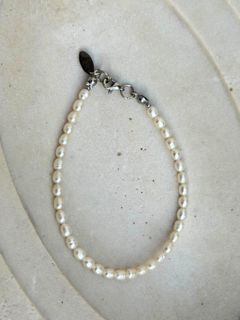 PURE Süßwasserperlen-Armband in Silber von BARLA, handgemacht in Düsseldorf – Ansicht 3