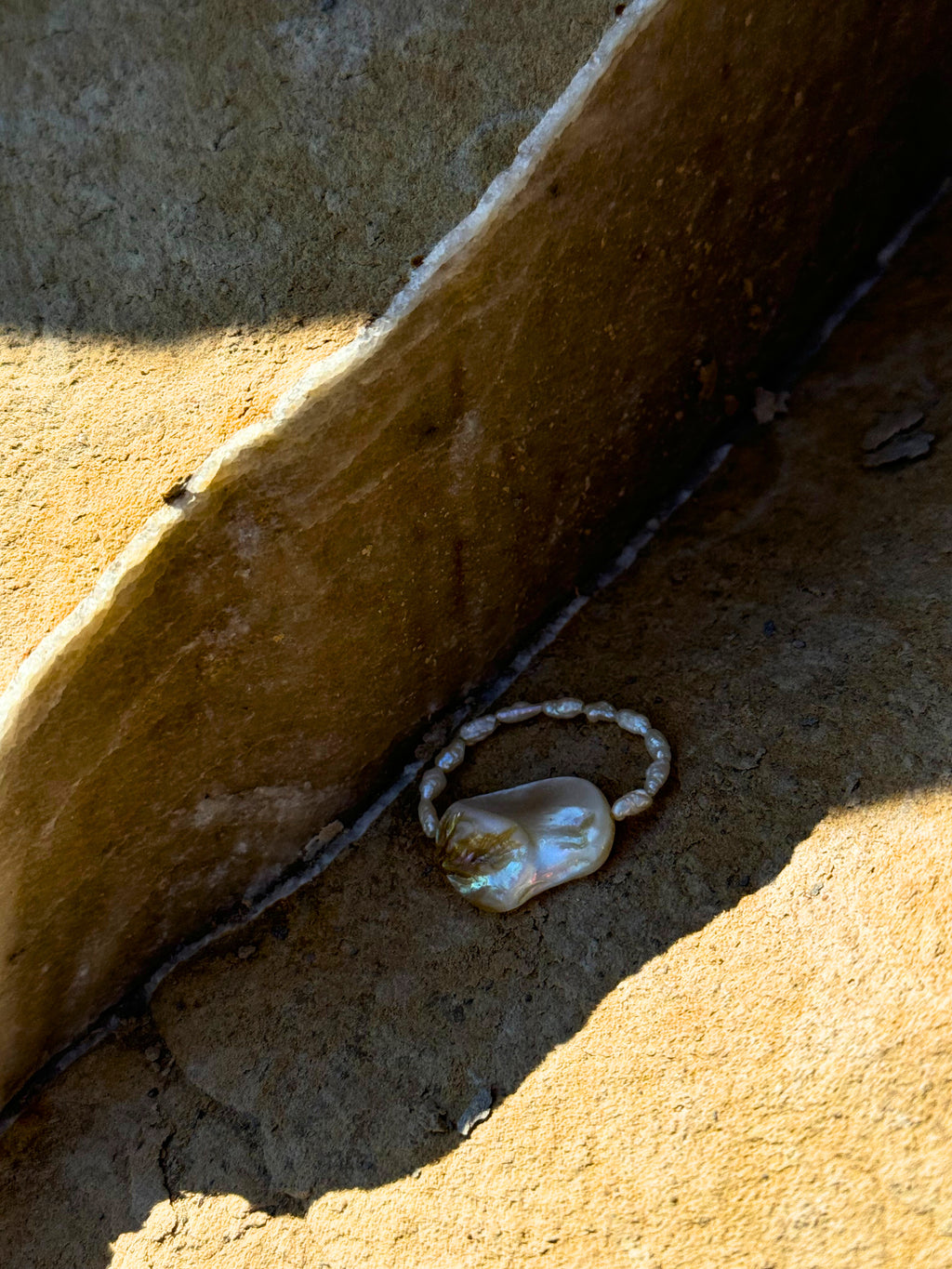 Baroque Bloom – Elastischer Ring mit barocker Süßwasserperle