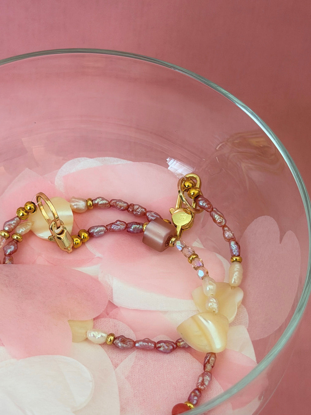 Sweet Medley – Freundschaftsarmbänder aus rosa Süßwasserperlen & Muschelherzen
