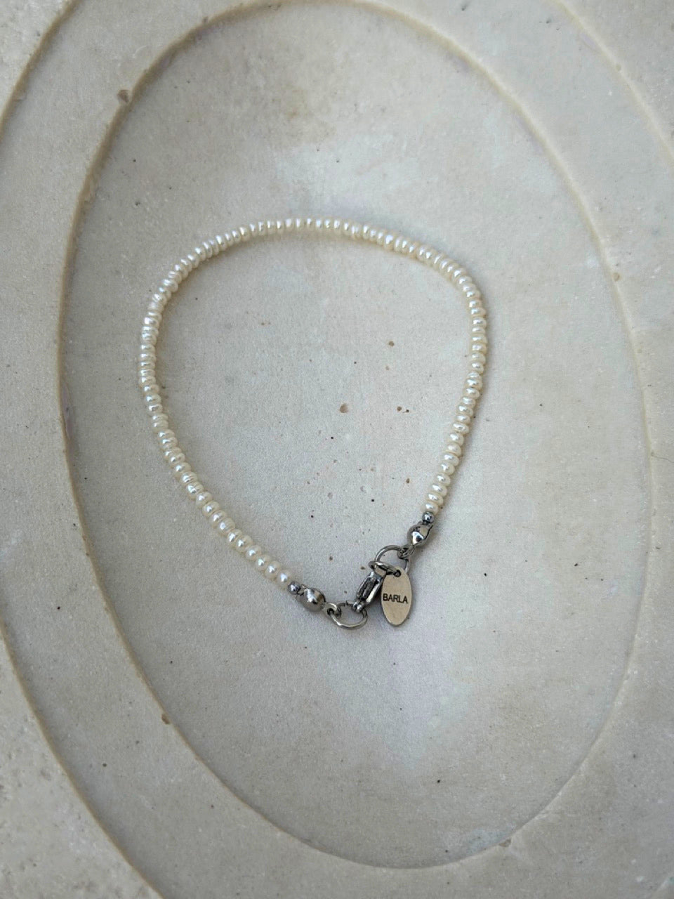 PURE Süßwasserperlen-Armband in Silber von BARLA, handgemacht in Düsseldorf – Ansicht 7