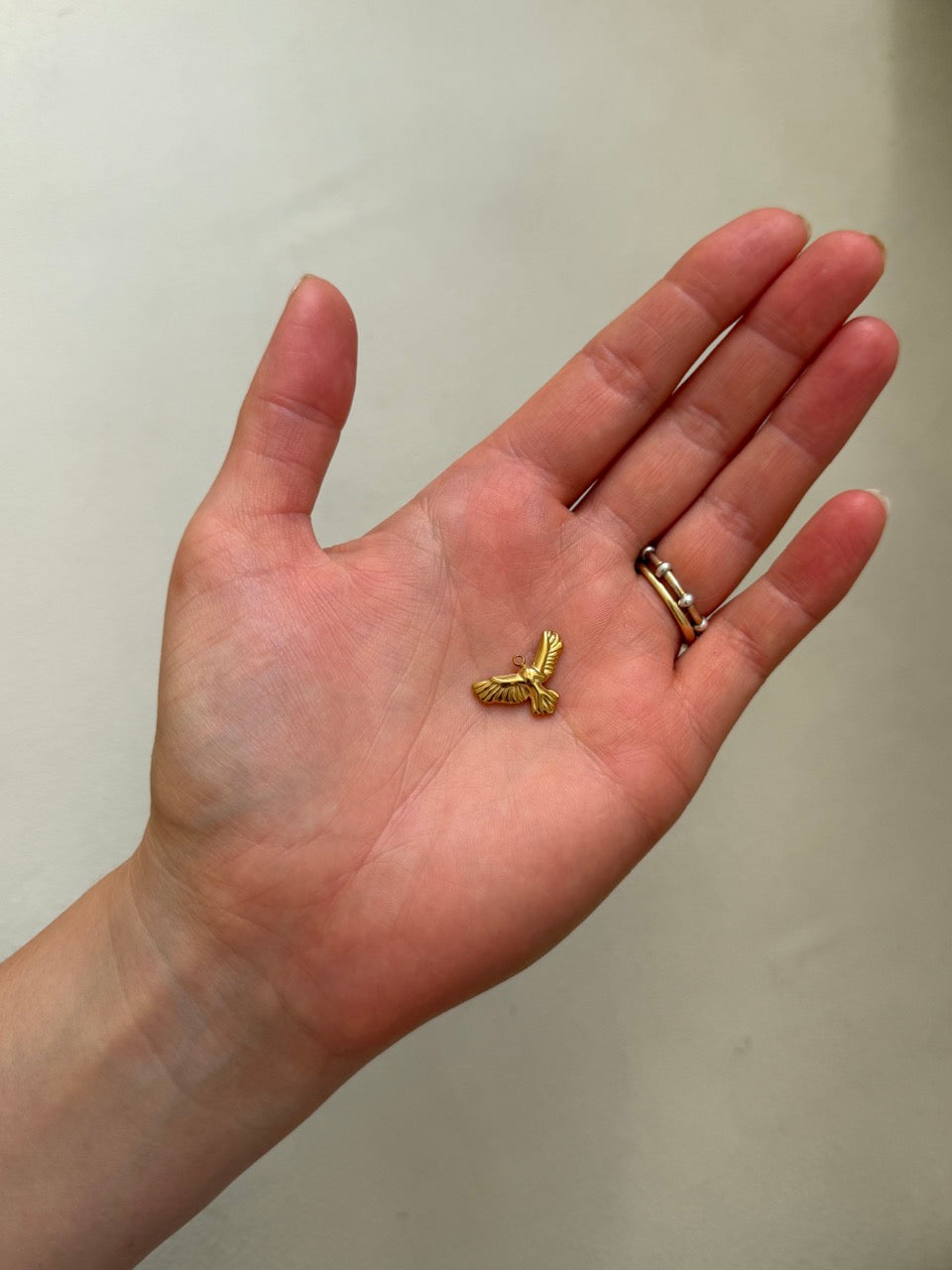 Adler-Charm Anhänger Gold – Adler mit Federdetail | 18K vergoldet