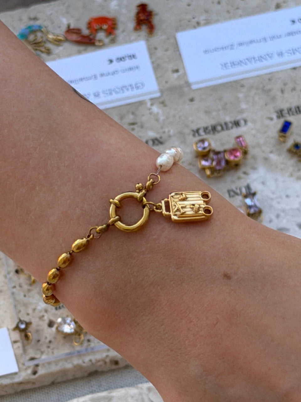 Reisekoffer Anhänger Gold – Vintage Reise Charm | 18K Echtgold plattiert