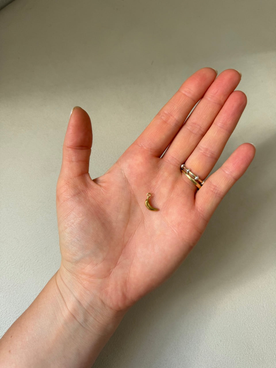 Banane-Charm Anhänger Gold