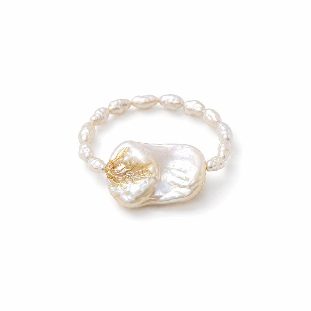 Baroque Bloom – Elastischer Ring mit barocker Süßwasserperle