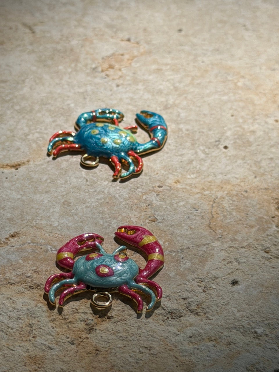 Großer Krabbe Anhänger Gold – Mediterranean Coastal Charm | 18K vergoldet