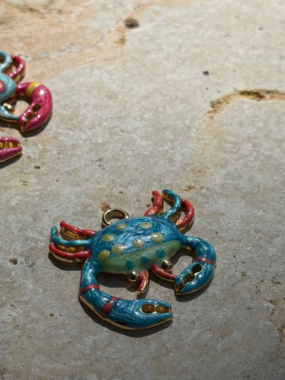Großer Krabbe Anhänger Gold – Mediterranean Coastal Charm | 18K vergoldet