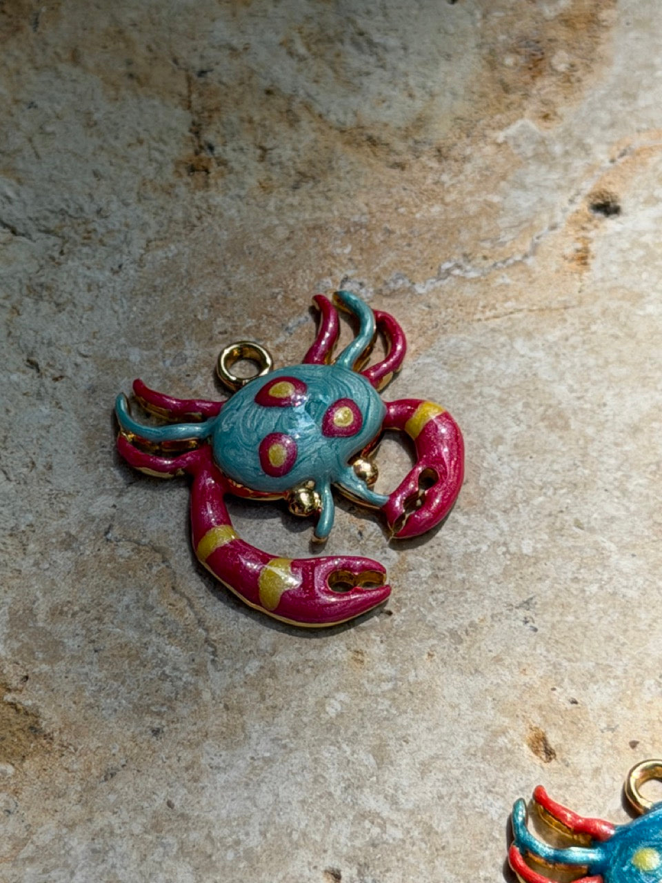 Großer Krabbe Anhänger Gold – Mediterranean Coastal Charm | 18K vergoldet