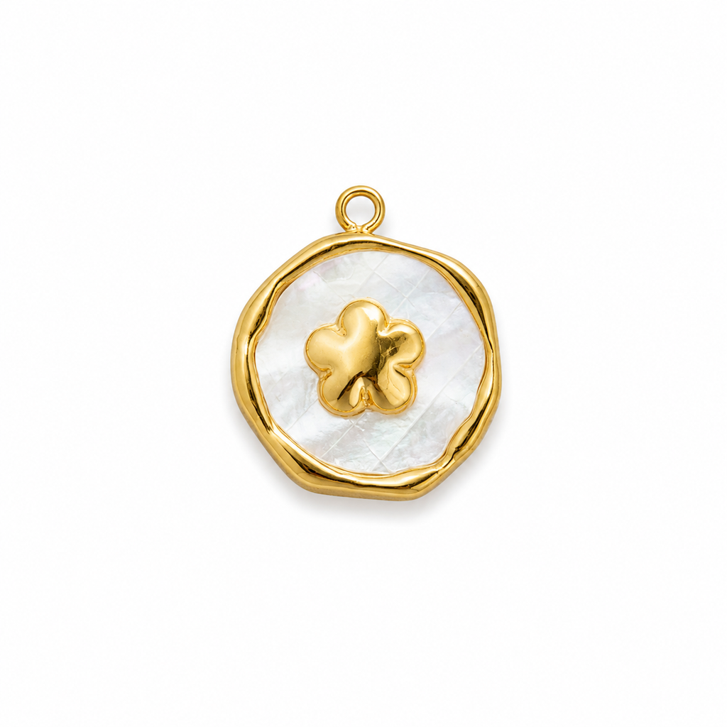 Blumen-Charm mit weißer Naturmuschel | Edelstahl 18K vergoldet