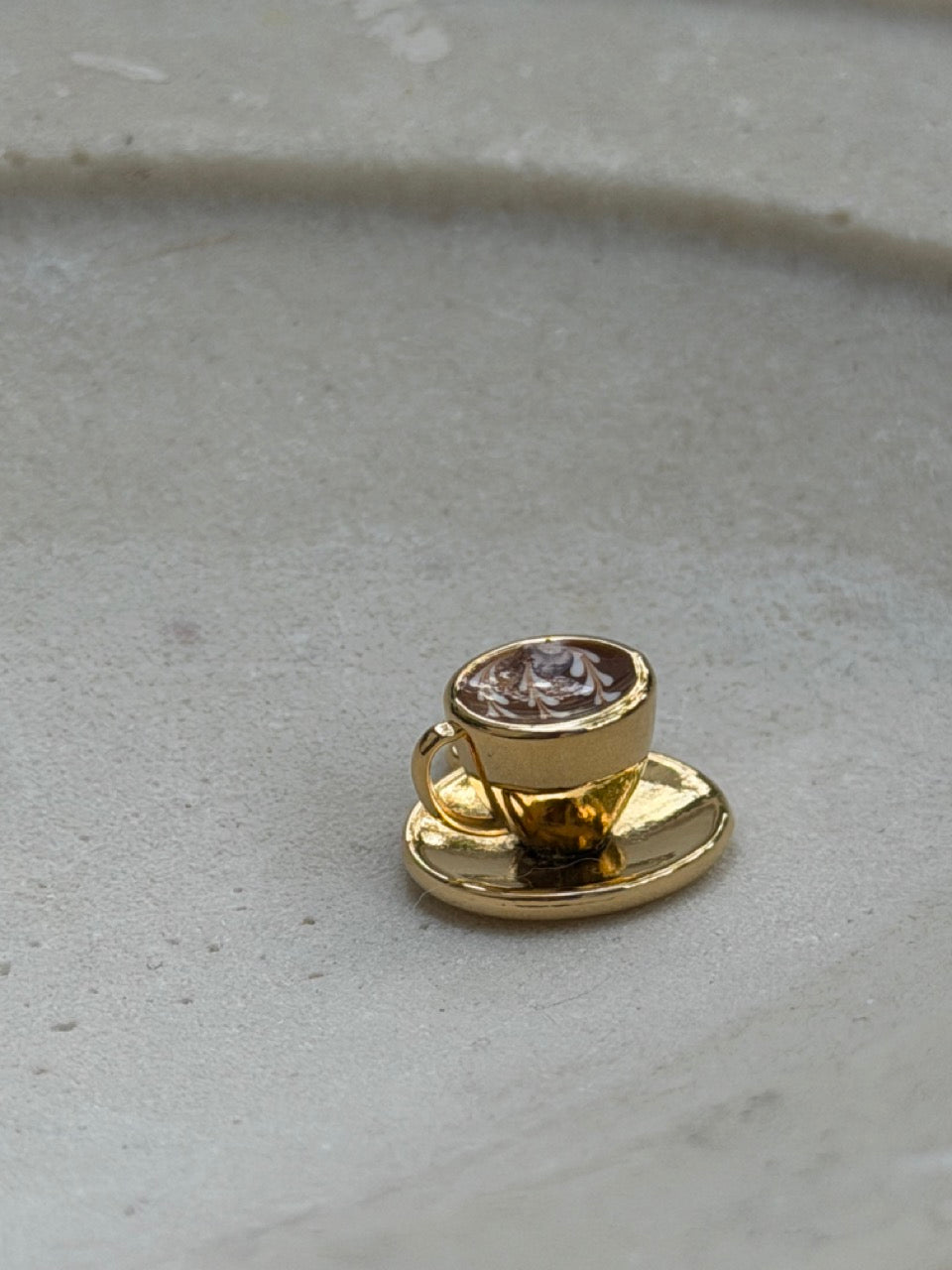 Cappuccino Tasse Anhänger Gold – 3D Kaffee Charm | 18K Echtgold plattiert