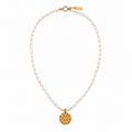Celeste Kette | Süßwasserperlenkette mit goldenem Sternzeichen-Anhänger