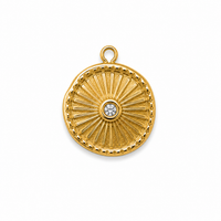 Sonnen-Charm rund mit Zirkonia – Anhänger mit Strahlen-Details | 18K vergoldet