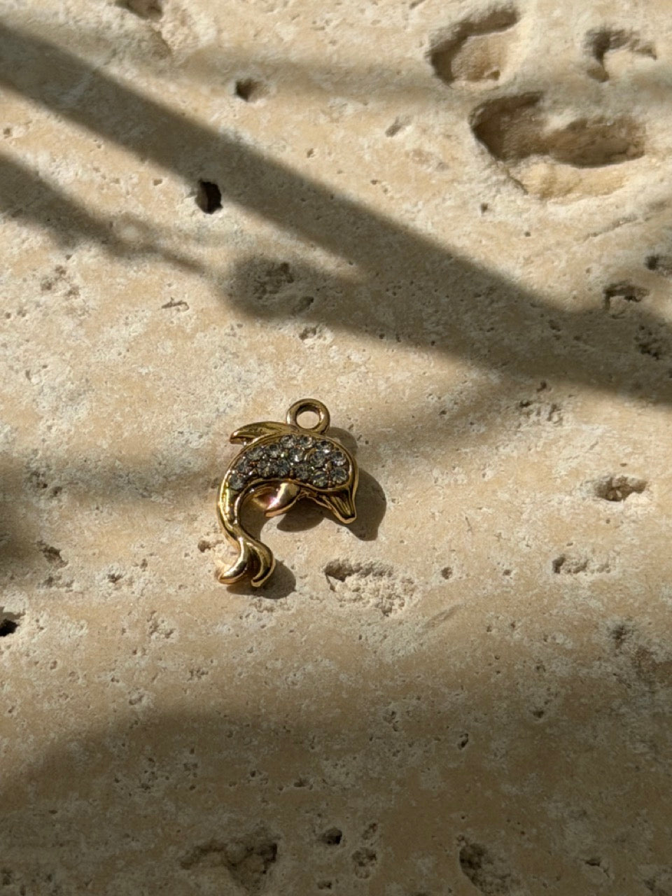Kleiner Delfin-Charm mit Zirkonia | Edelstahl 18K vergoldet