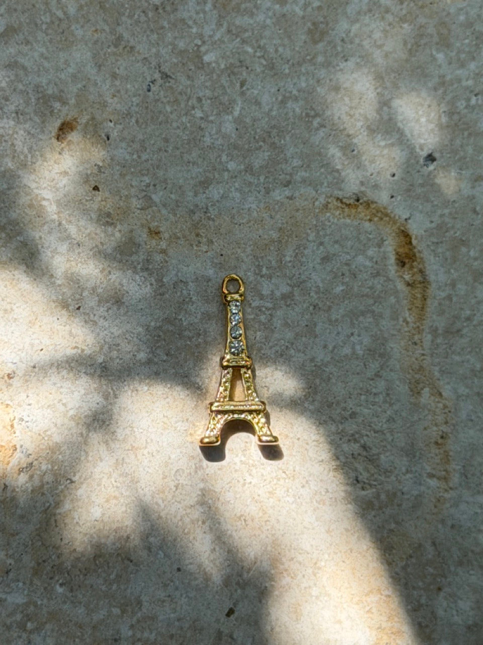 Eiffelturm Anhänger, Nahaufnahme