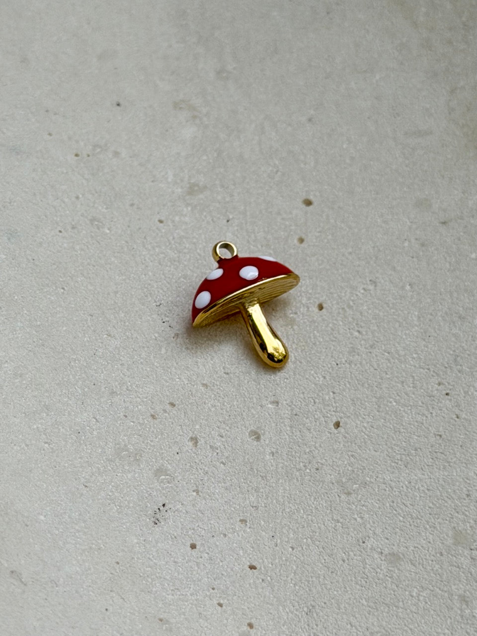Glückspilz Anhänger Gold – 3D Fliegenpilz Charm | 18K vergoldet