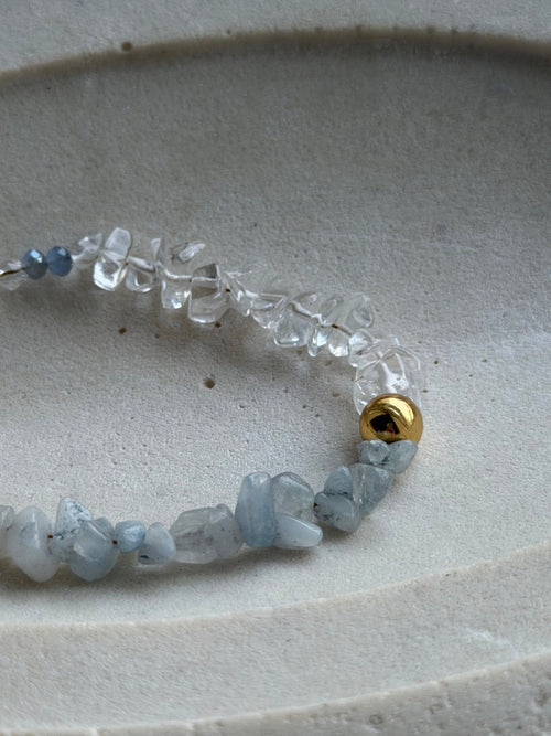 Glacier Blue Edelsteinarmband mit Bergkristall und Aquamarin – Produktfoto 1