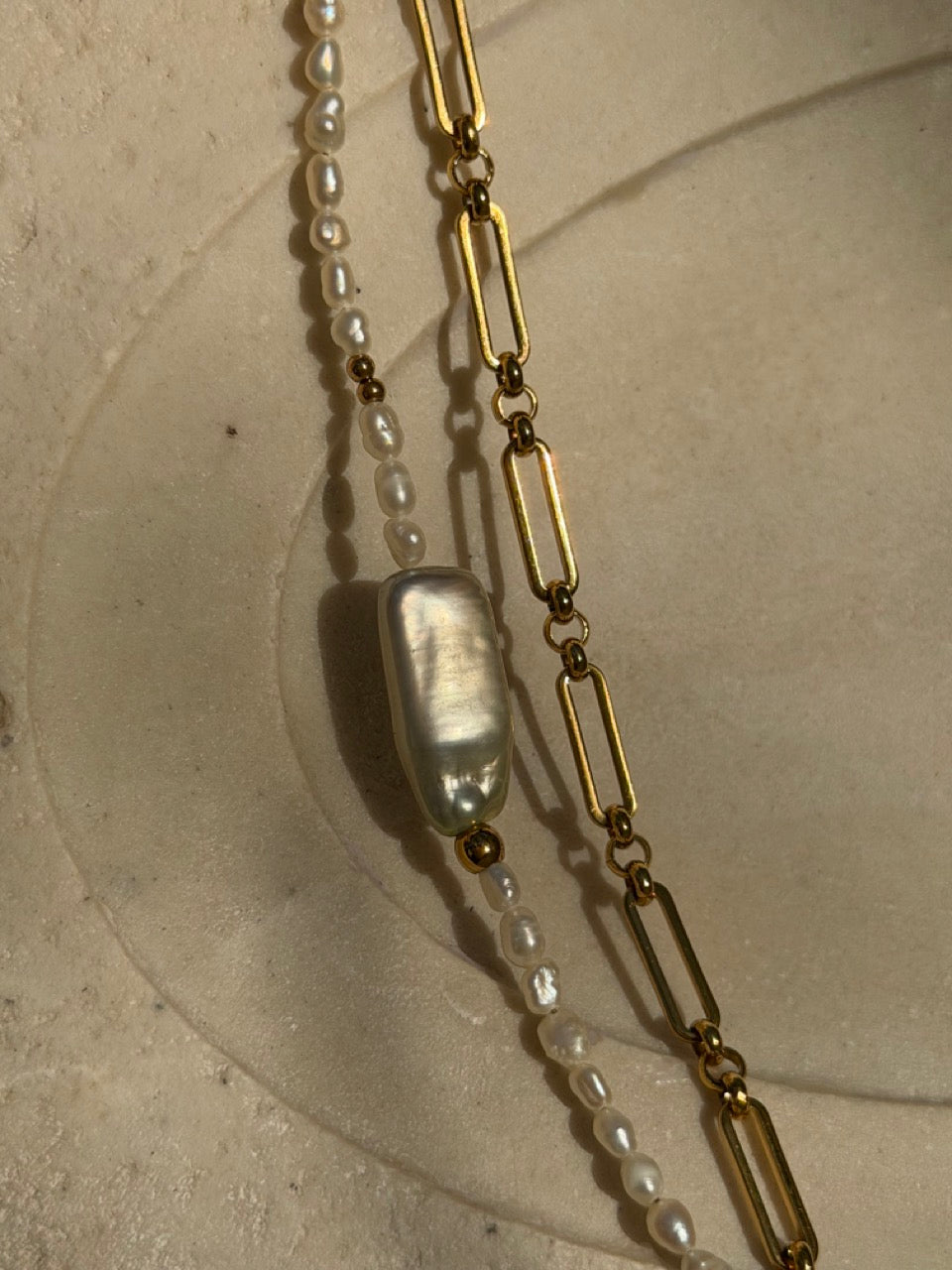 Golden Salvia doppeltes Armband mit Süßwasserperlen und Gliederkette – Produktfoto 1
