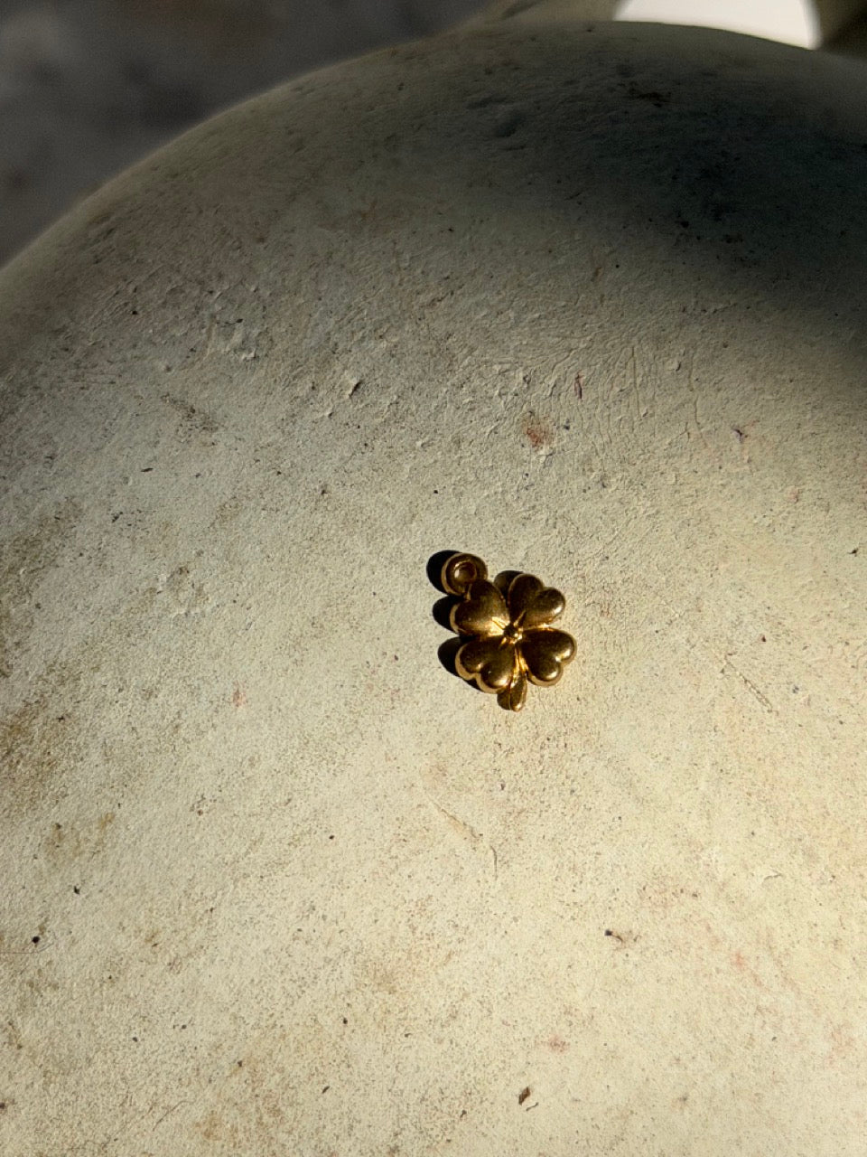 Kleeblatt Anhänger Gold – Glücksbringer Charm | 18K vergoldet