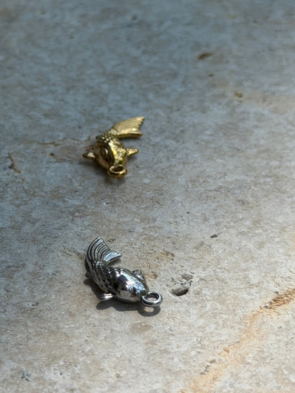 Goldfisch Anhänger 3D, weiteres Tragebild