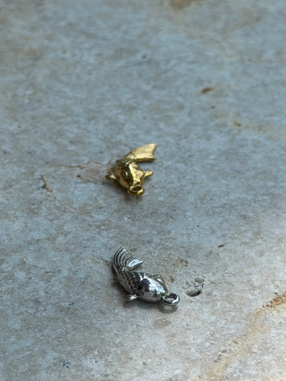 Goldfisch Anhänger 3D an Kette getragen