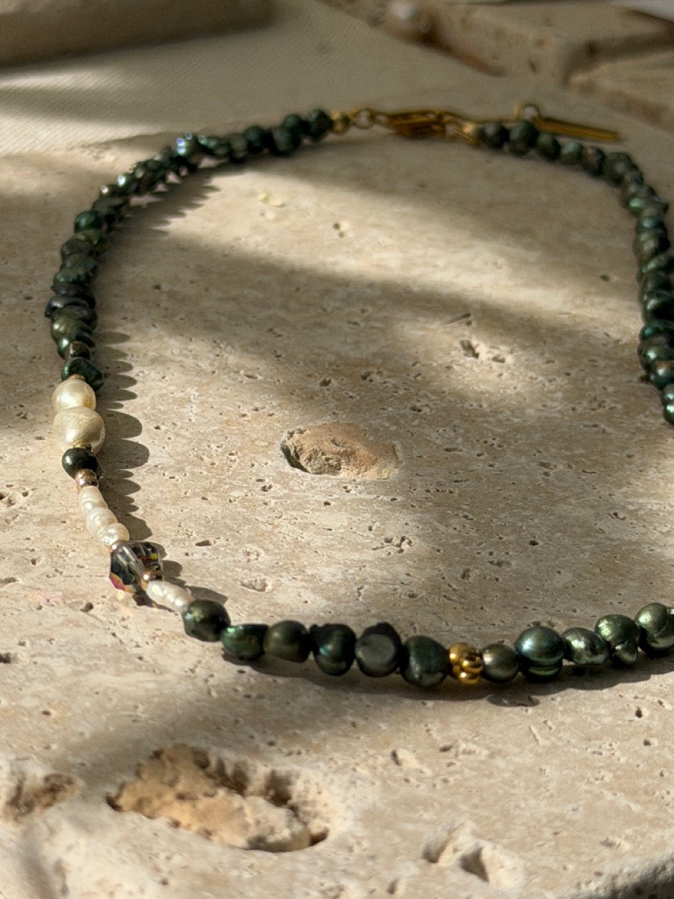 Kate Moos | Grüne Personalisierbare Perlenkette mit Charmhalter