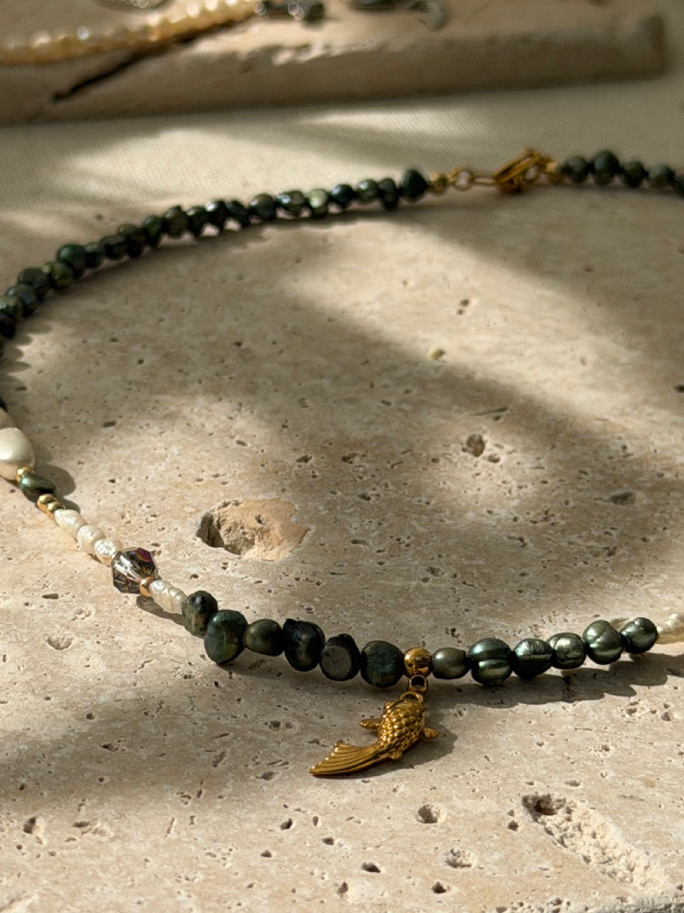Kate Moos | Grüne Personalisierbare Perlenkette mit Charmhalter