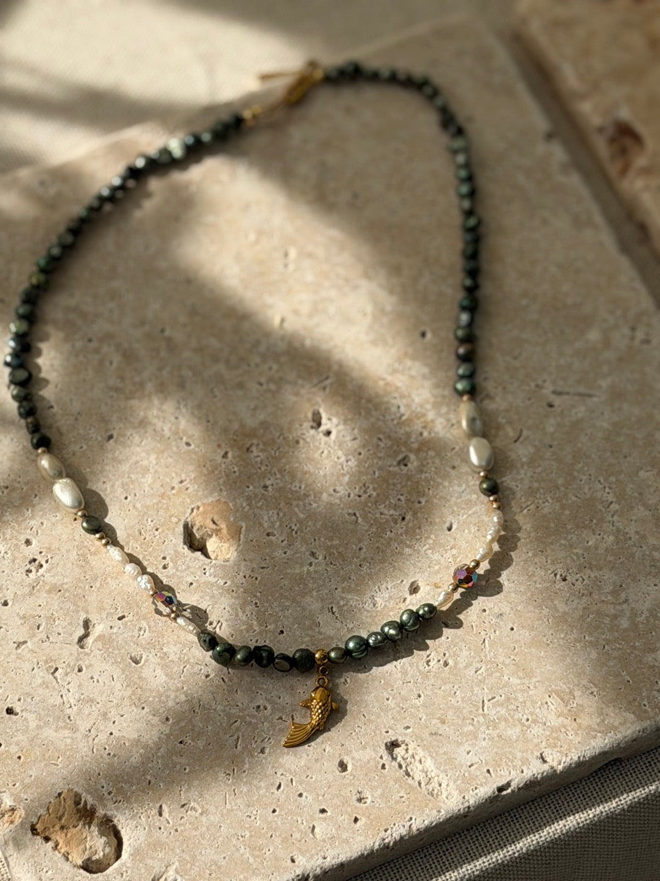 Kate Moos | Grüne Personalisierbare Perlenkette mit Charmhalter