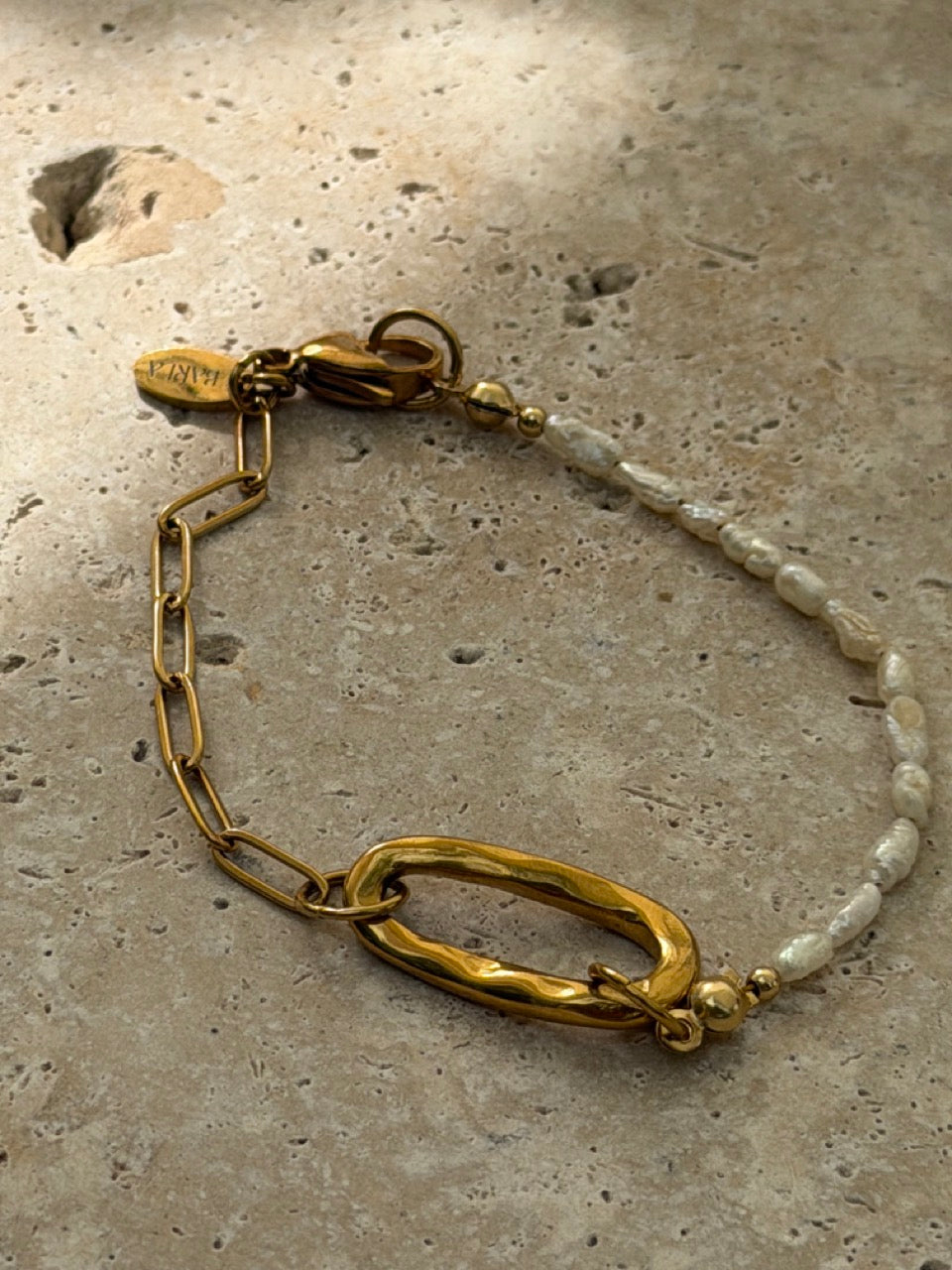 ICON Süßwasserperlen Armband mit goldenem Charm-Ring | Edelstahl 18K vergoldet