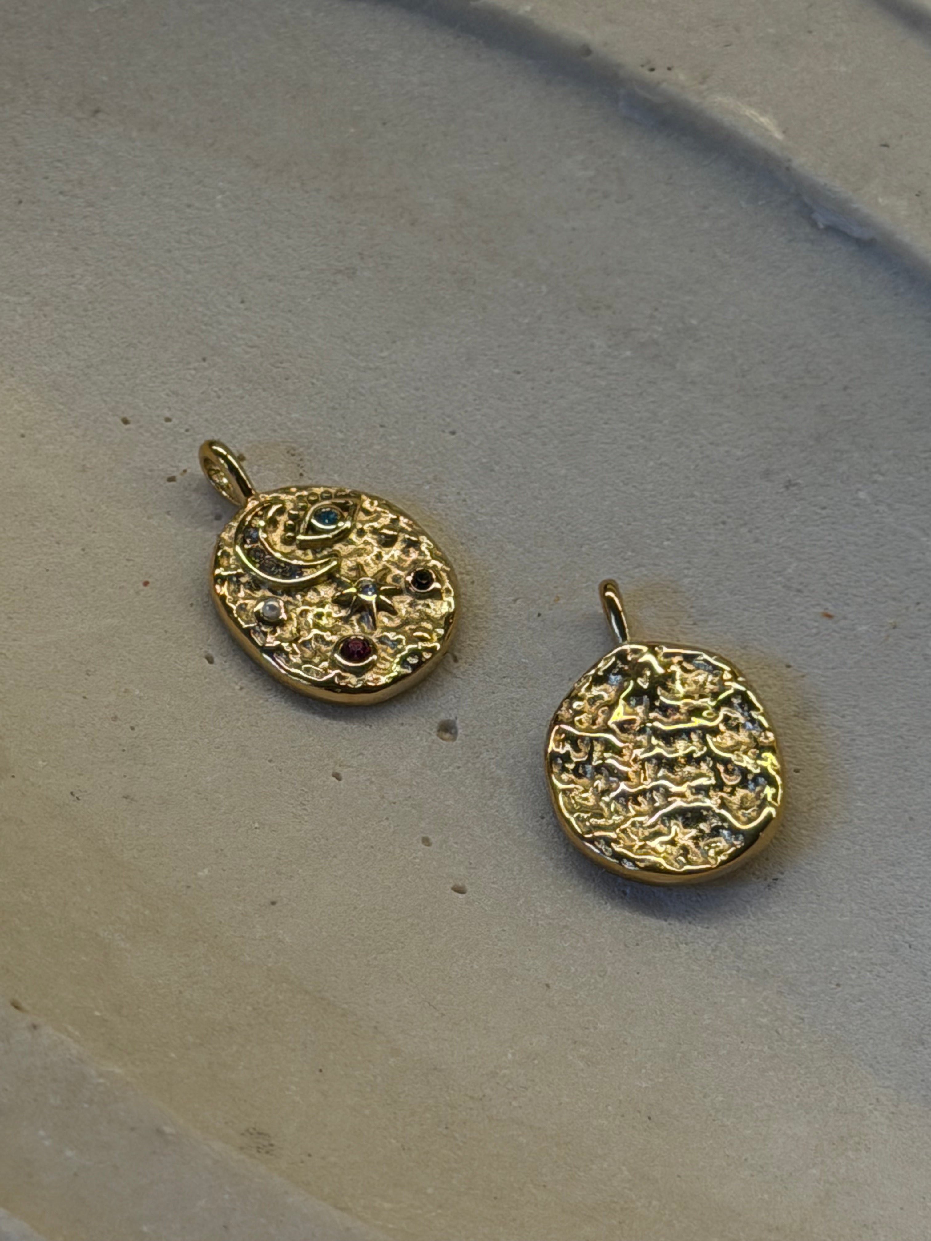 Galaxis Medaillon-Charm, Nahaufnahme