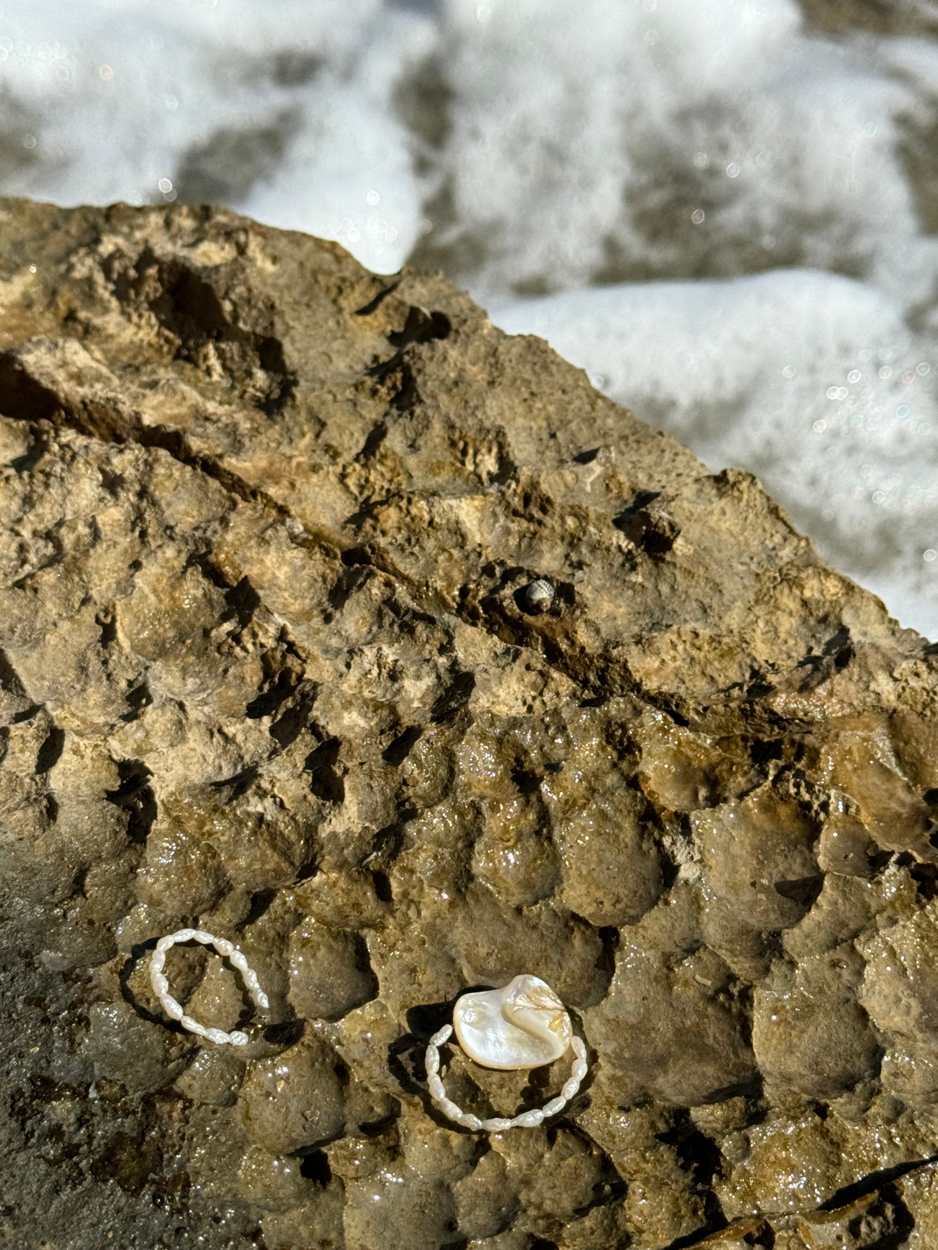 Baroque Bloom – Elastischer Ring mit barocker Süßwasserperle