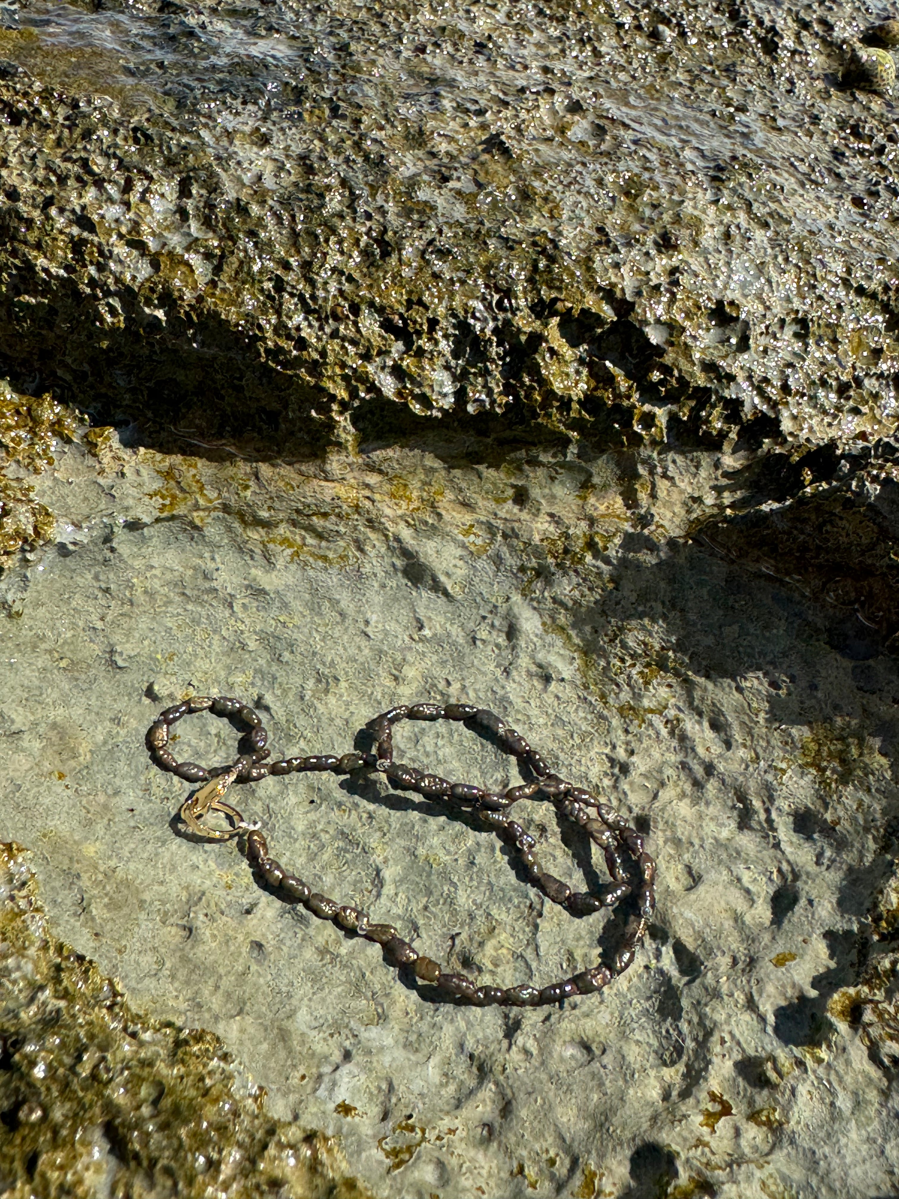 Copper Tide – Süßwasserperlenkette in Braun-Moos-Kupfer