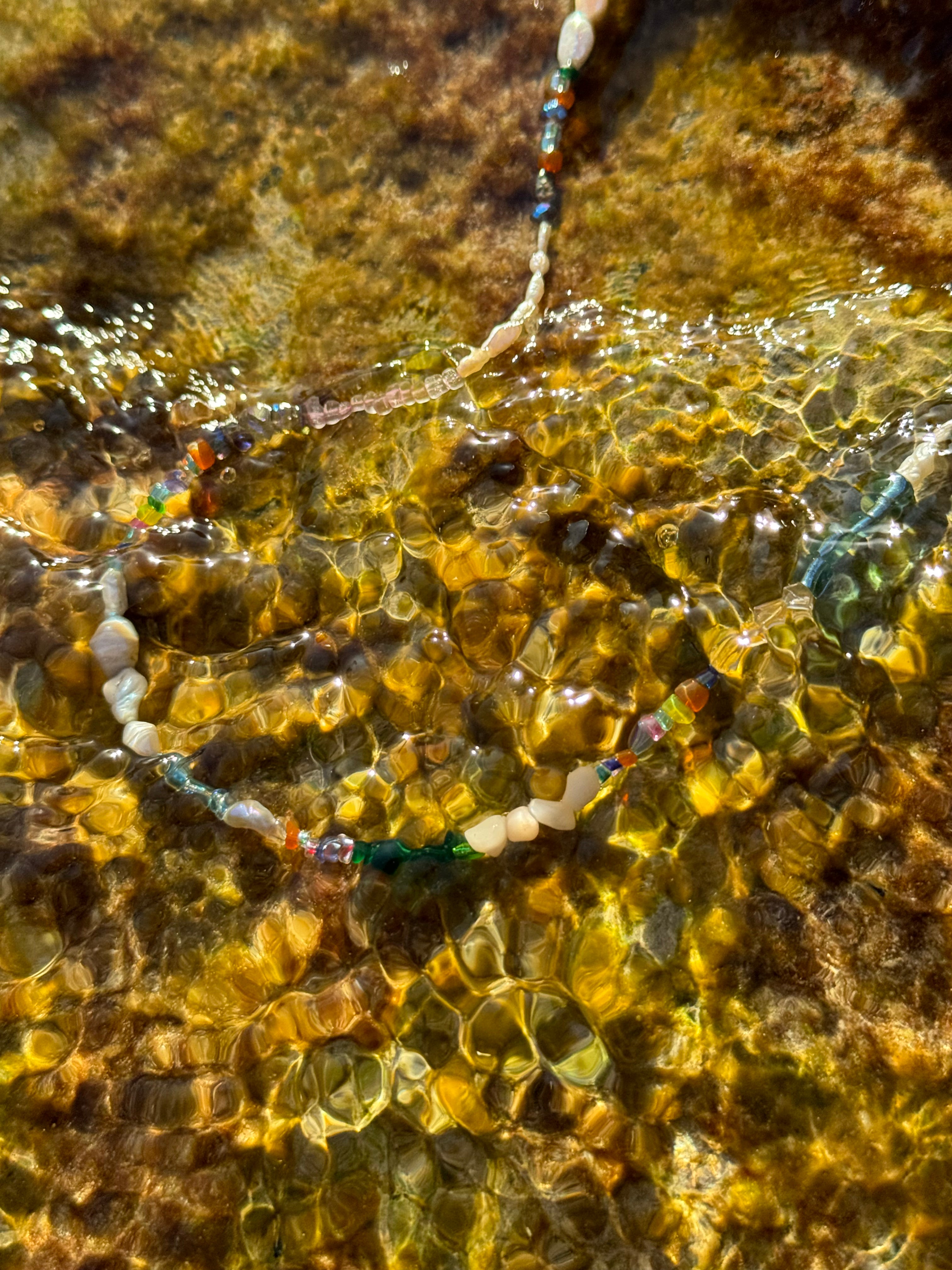 Reef Mosaic – Bunte Perlenkette im Korallenriff-Look mit Süßwasserperlen
