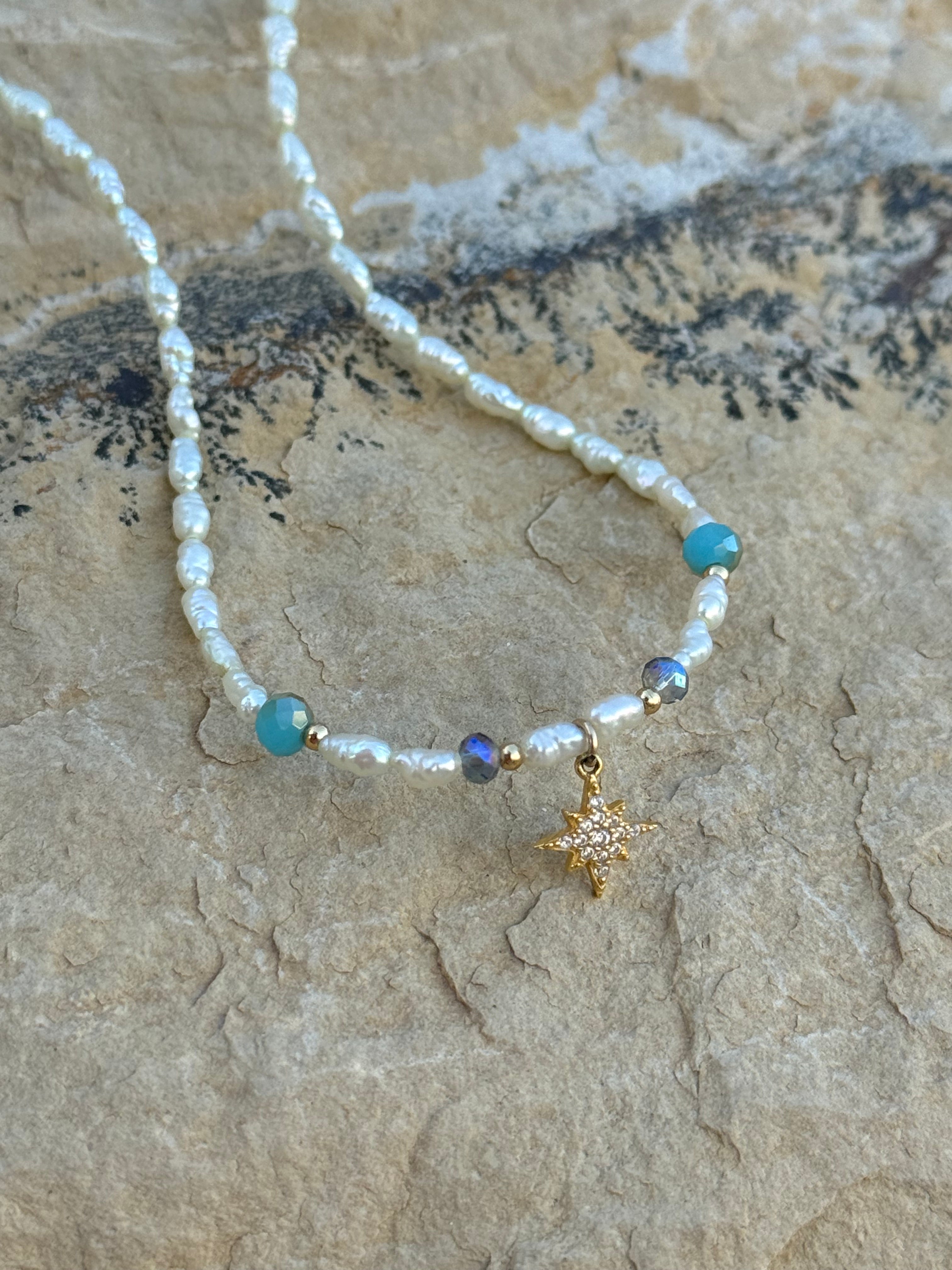 Stardust Pearl – Süßwasserperlenkette mit goldenem Zirkonia-Sternanhänger