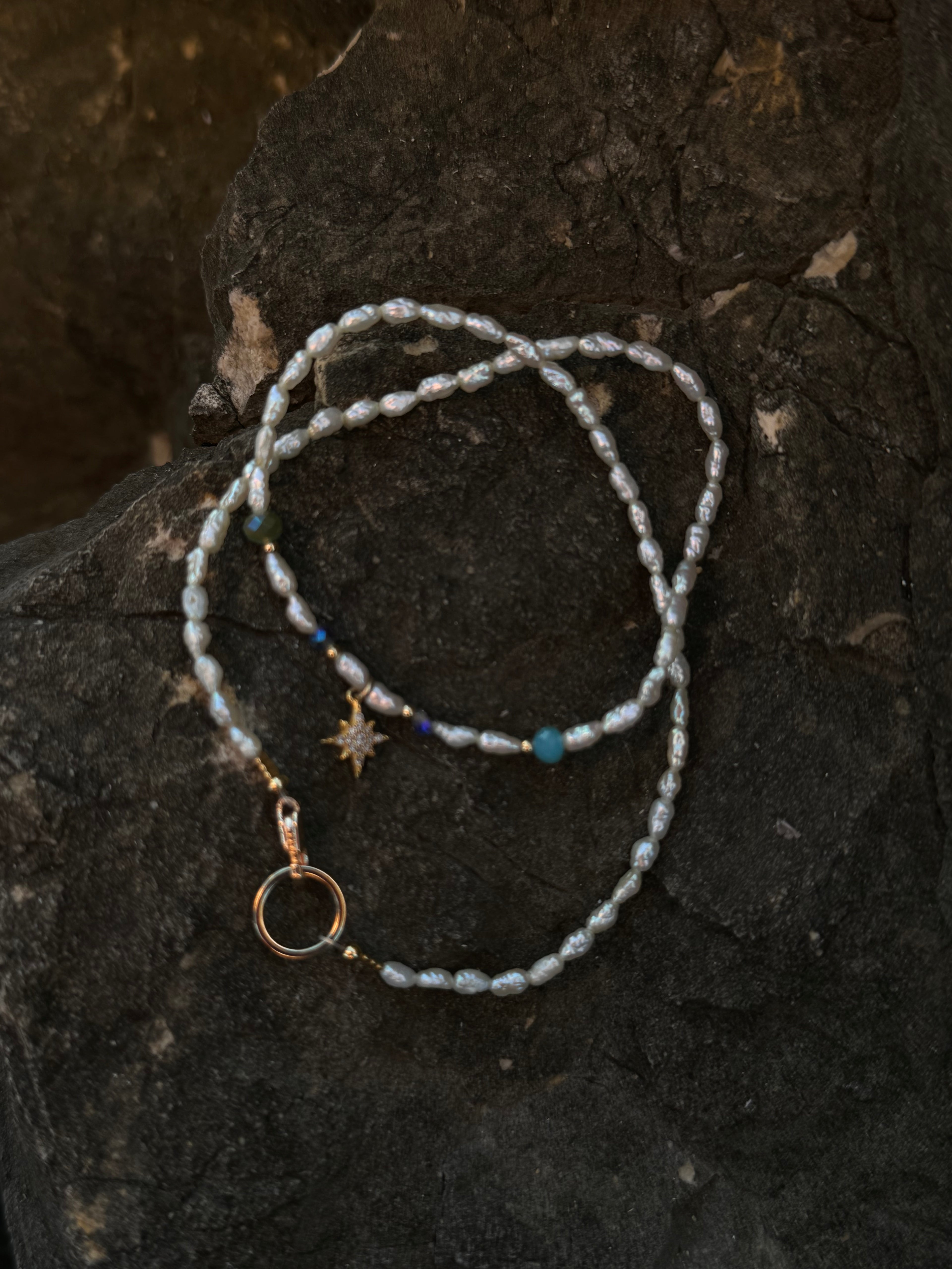 Stardust Pearl – Süßwasserperlenkette mit goldenem Zirkonia-Sternanhänger