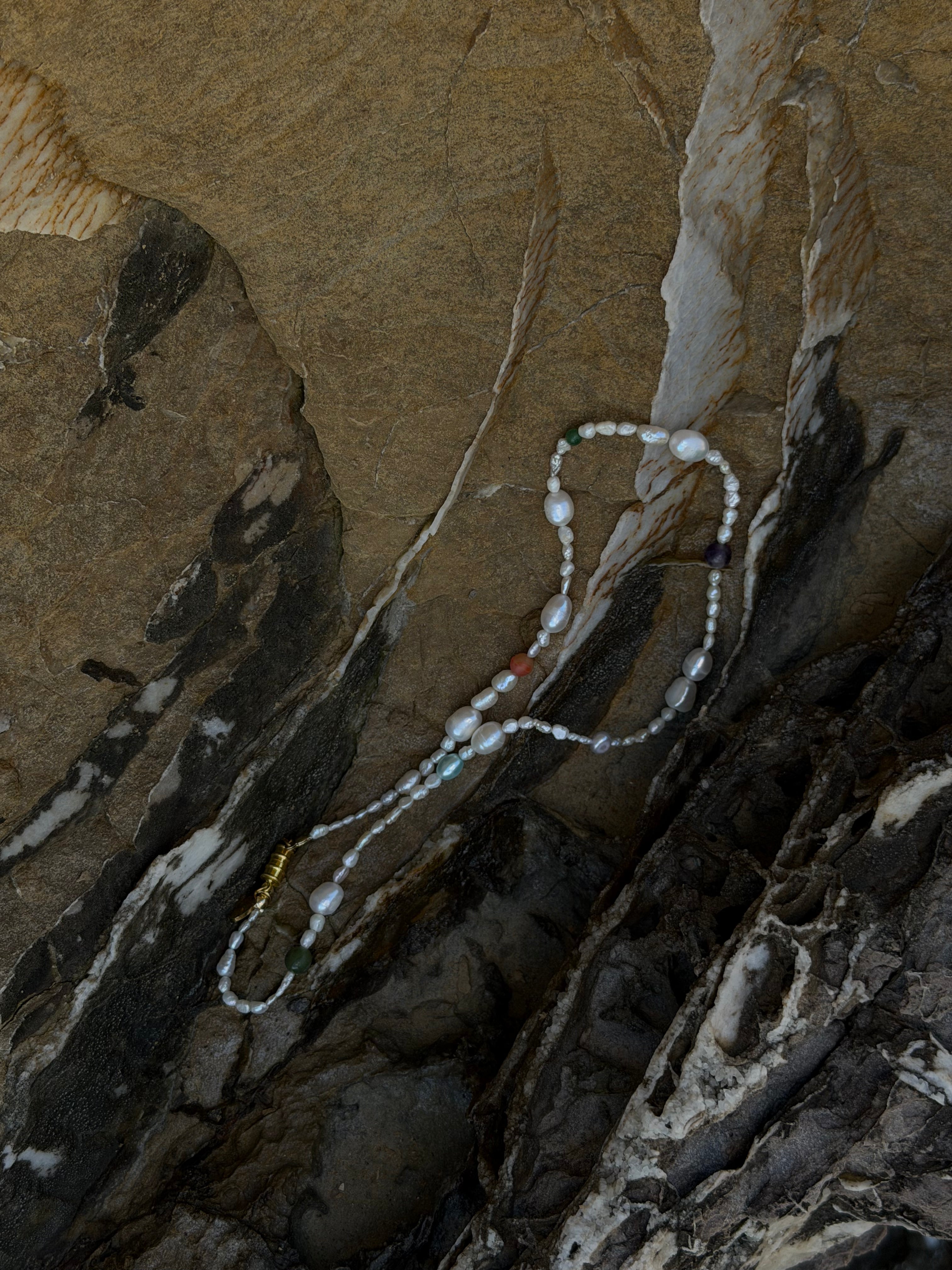 Brisa de Colores Kette | Süßwasserperlen & bunte Natursteine