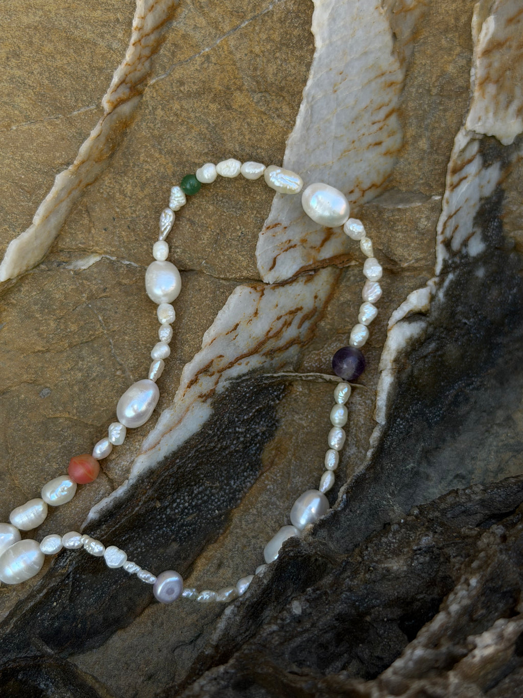 Brisa de Colores Kette | Süßwasserperlen & bunte Natursteine