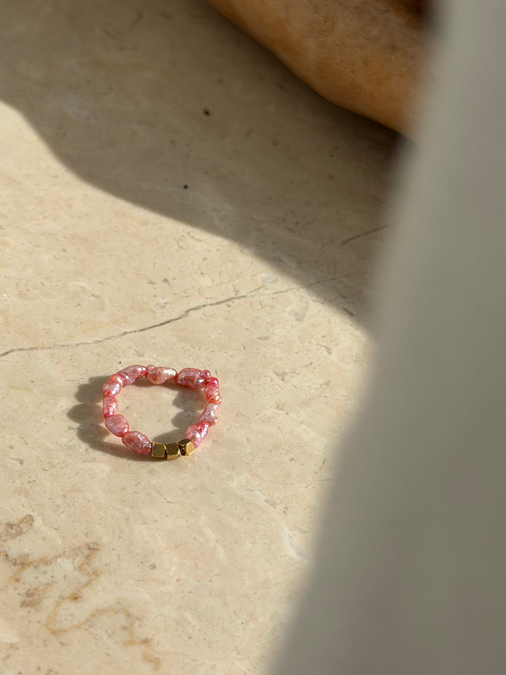 Quiet Pearl Perlenring | Süßwasserperlen & Edelstahl 18K vergoldet | elastisch