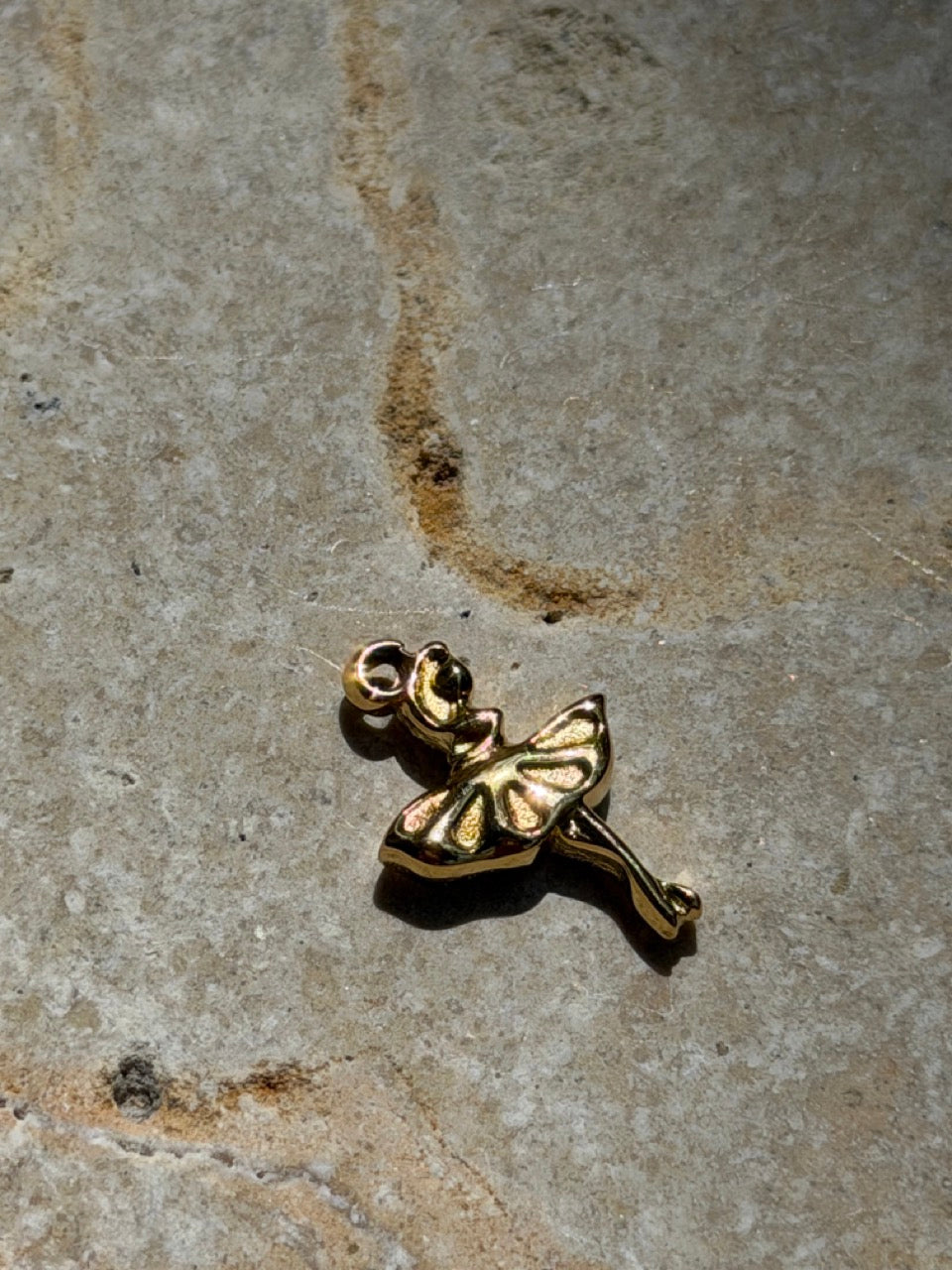 Ballerina Anhänger Gold – Kleiner Tanz Charm | Edelstahl vergoldet