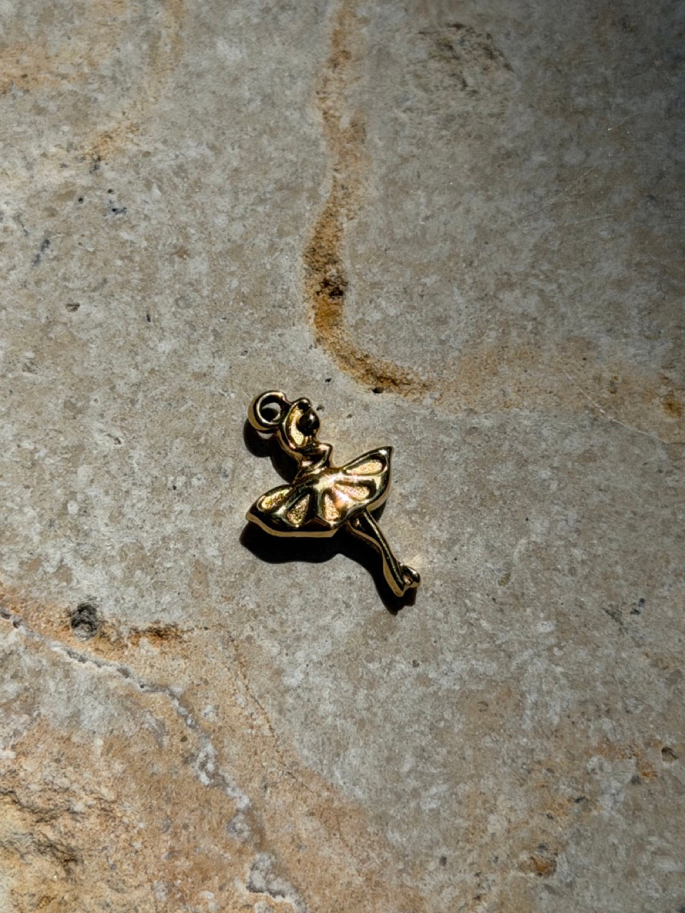 Ballerina Anhänger Gold – Kleiner Tanz Charm | Edelstahl vergoldet