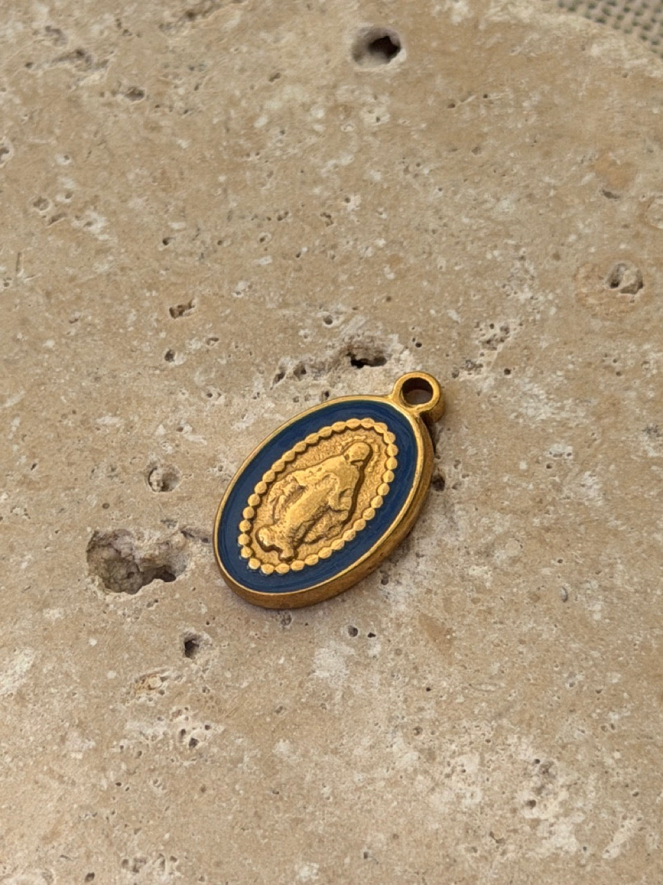 Kleines Maria-Medaillon mit Emaille | Edelstahl 18K vergoldet
