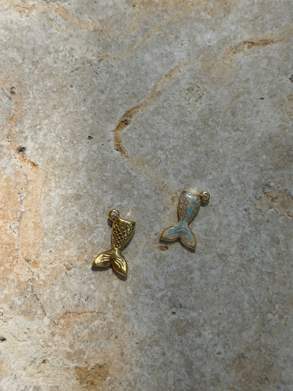 Meerjungfrauenflossen-Charm Blau Perlmutt, weitere Ansicht