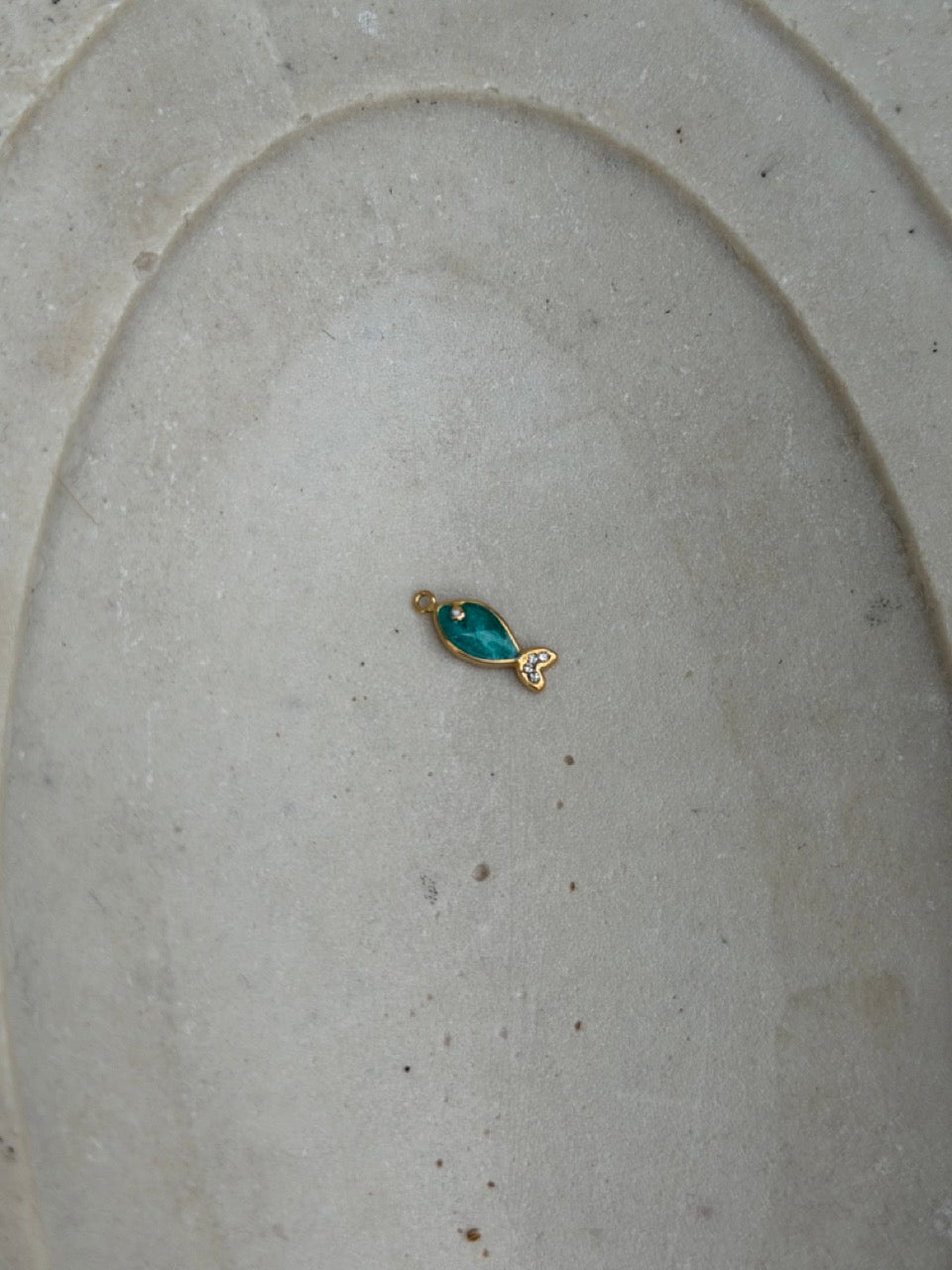 Mini Fisch Anhänger Gold – Maritimer Perlmutt Charm in 3 Farben