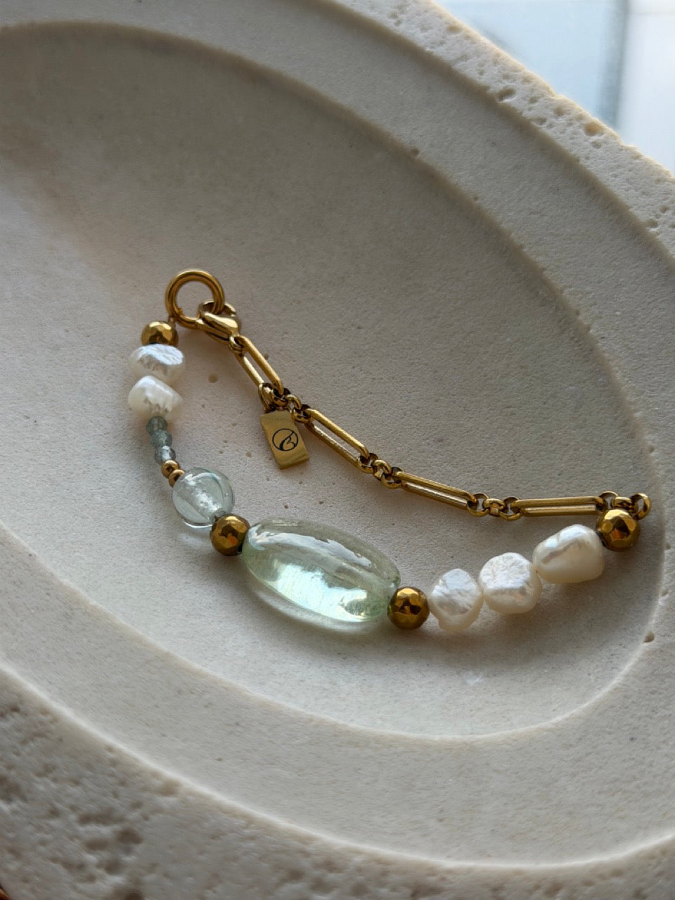Mint Glacé Armband in Mintgrün und Gold – Produktfoto 2