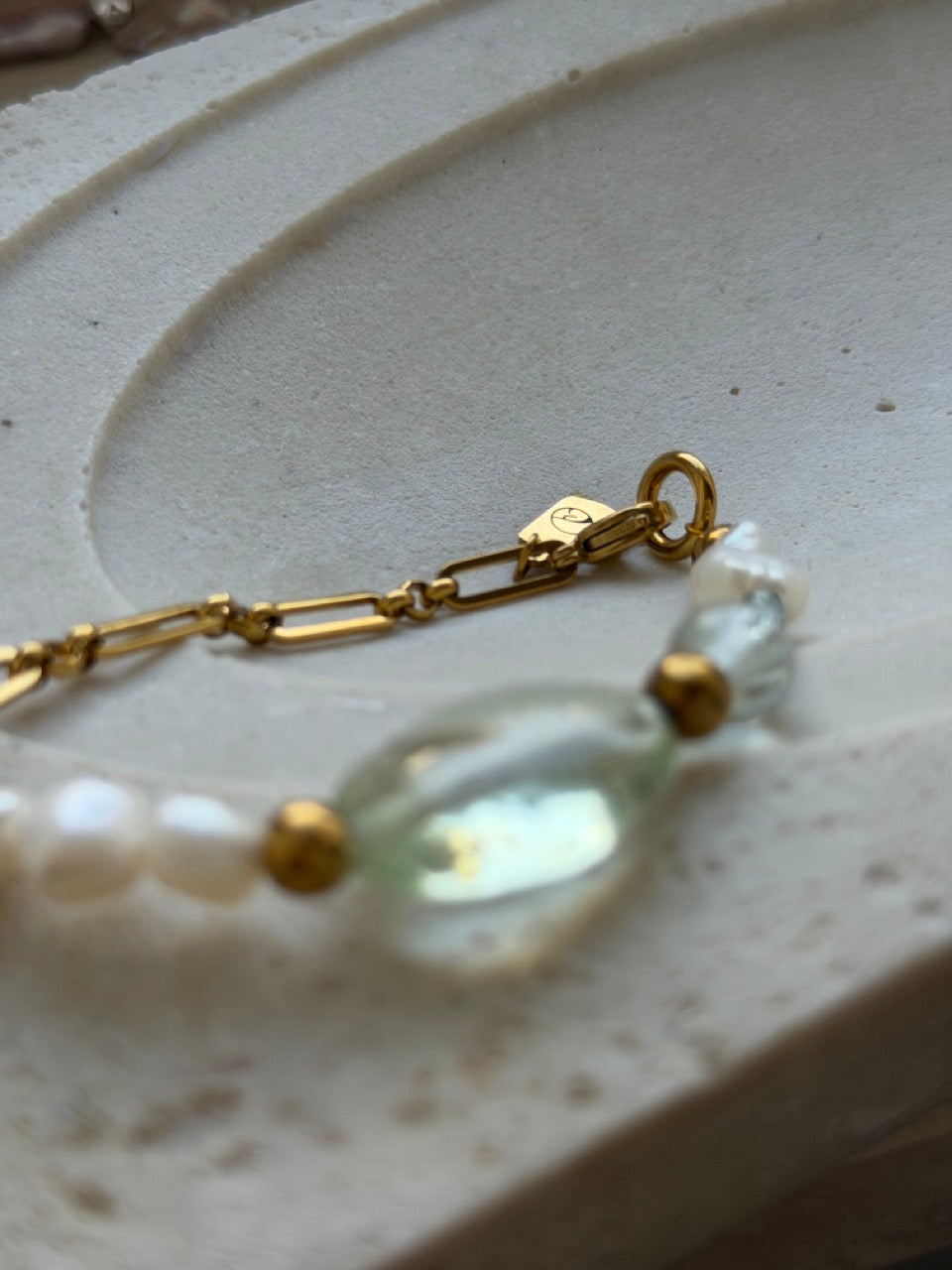 Mint Glacé Armband mit grünem Amethyst im Detail – Produktfoto 6